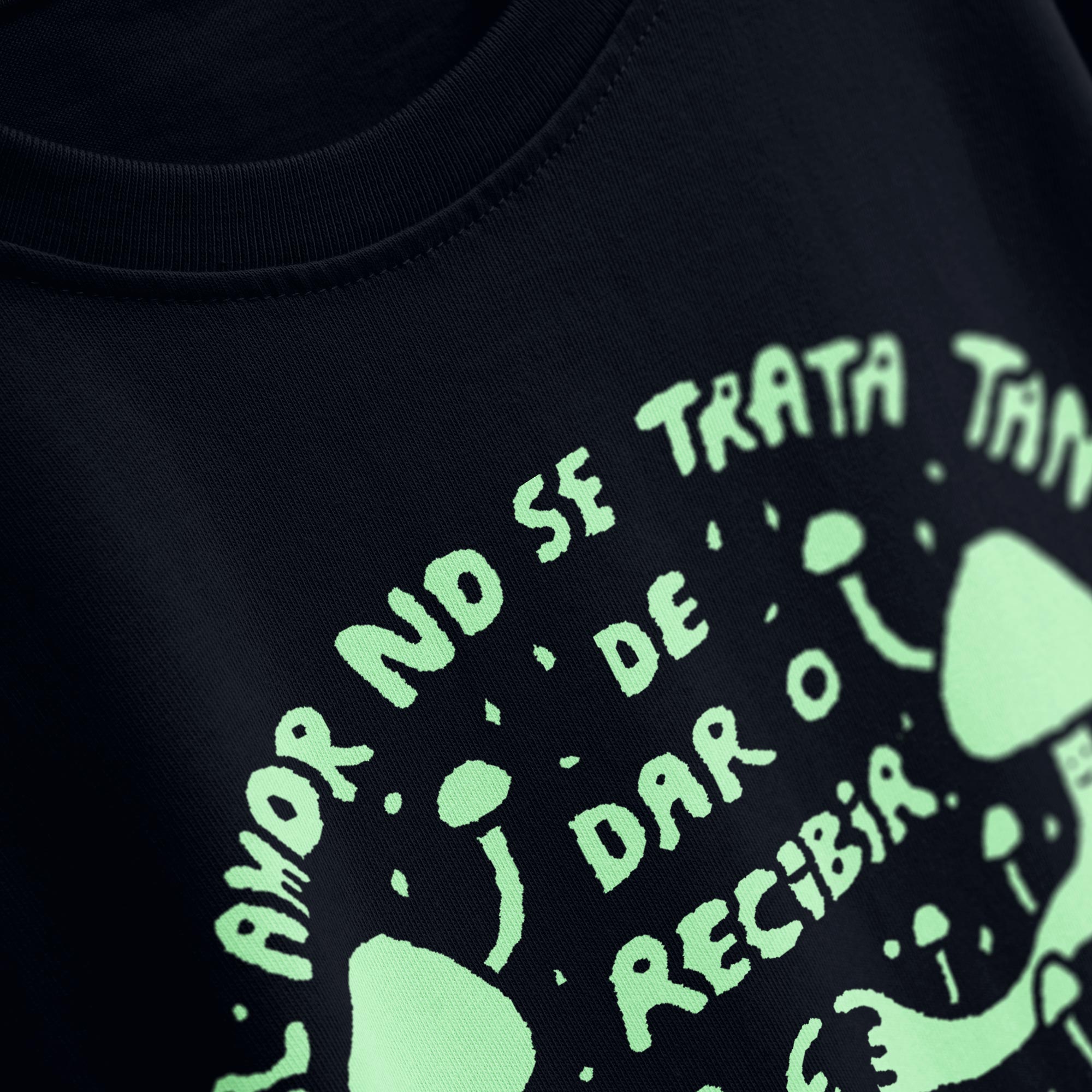 Polera «El amor no se trata tanto de dar o recibir»
