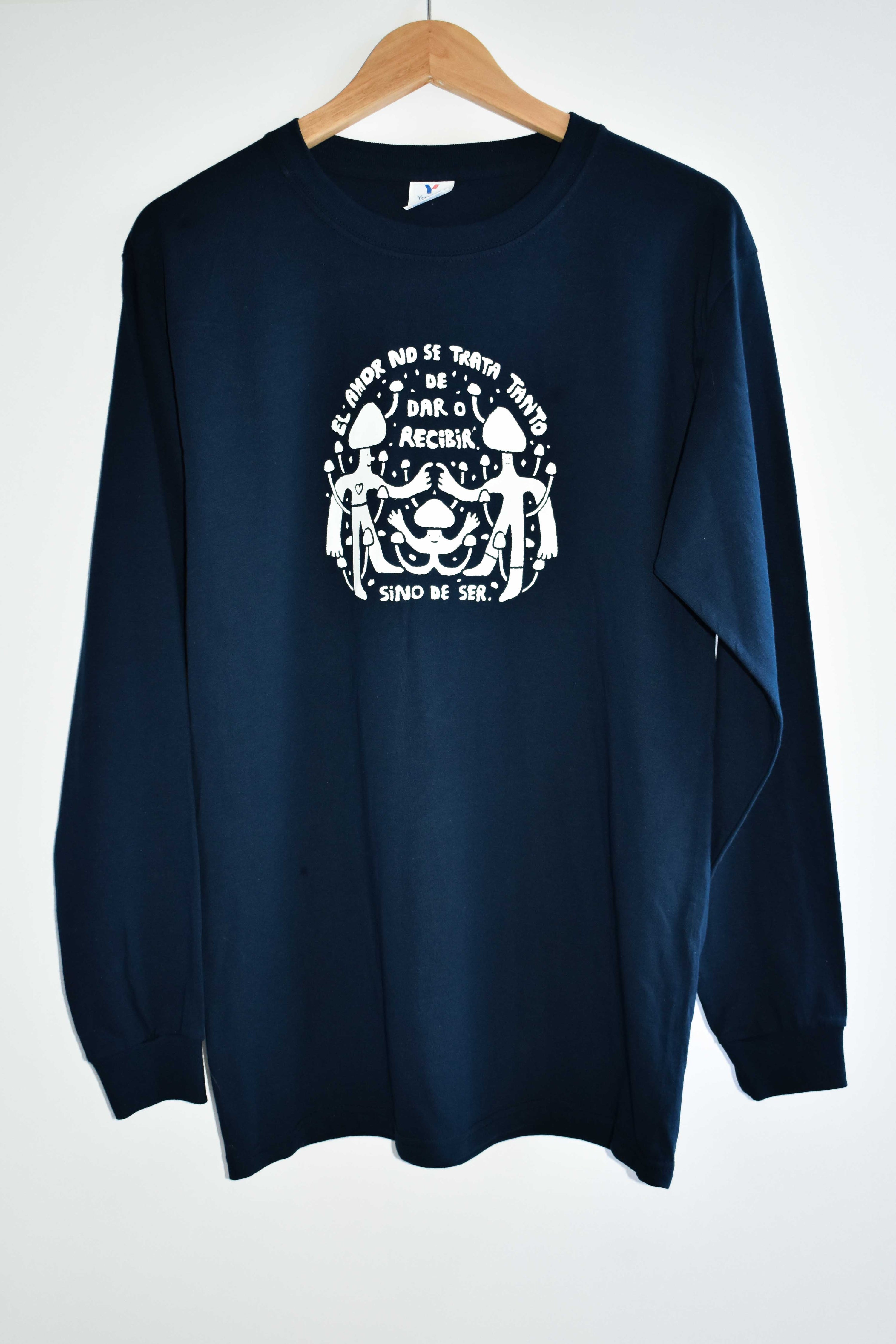 Polera «El amor no se trata tanto de dar o recibir»