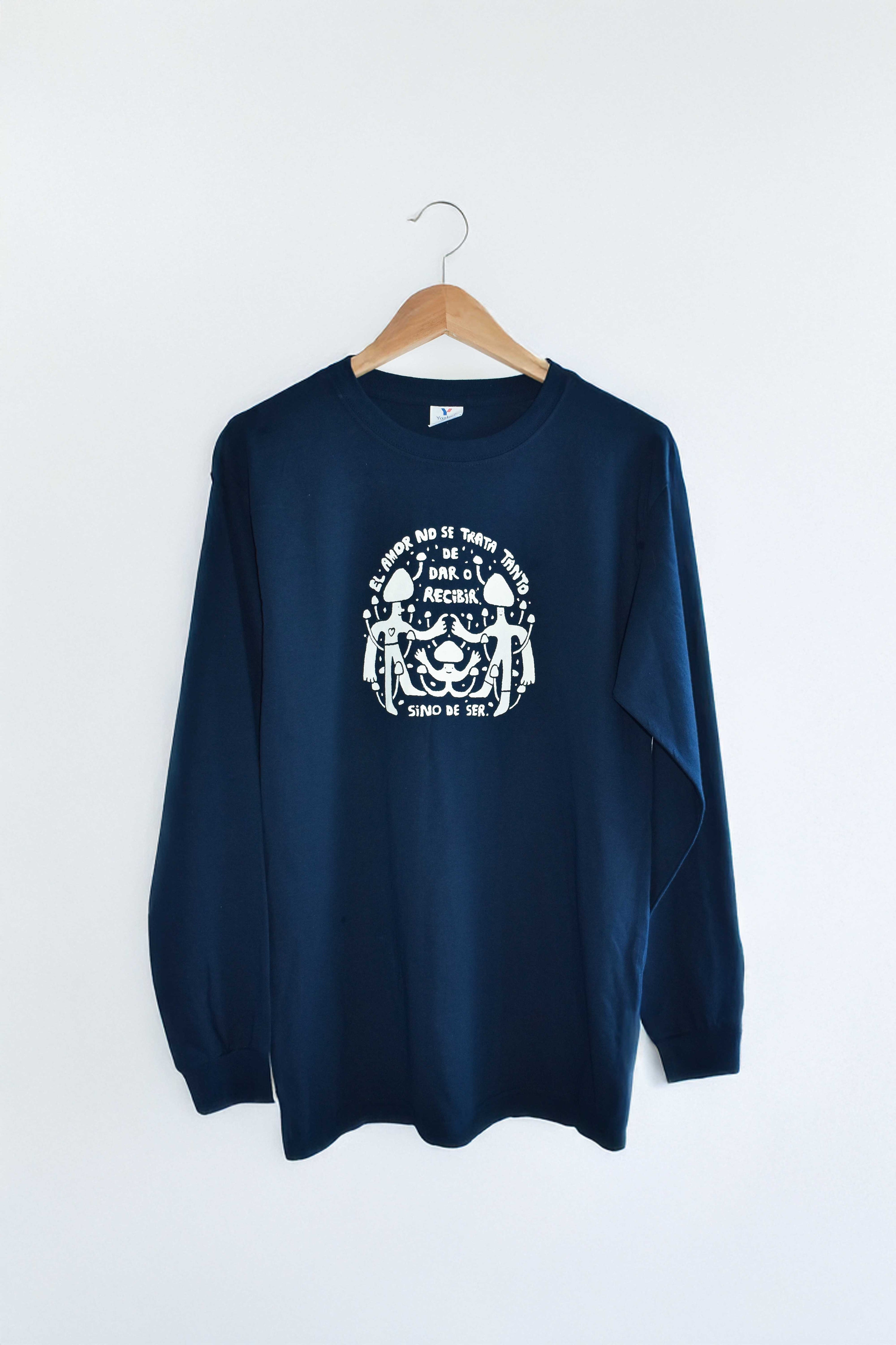 Polera «El amor no se trata tanto de dar o recibir»