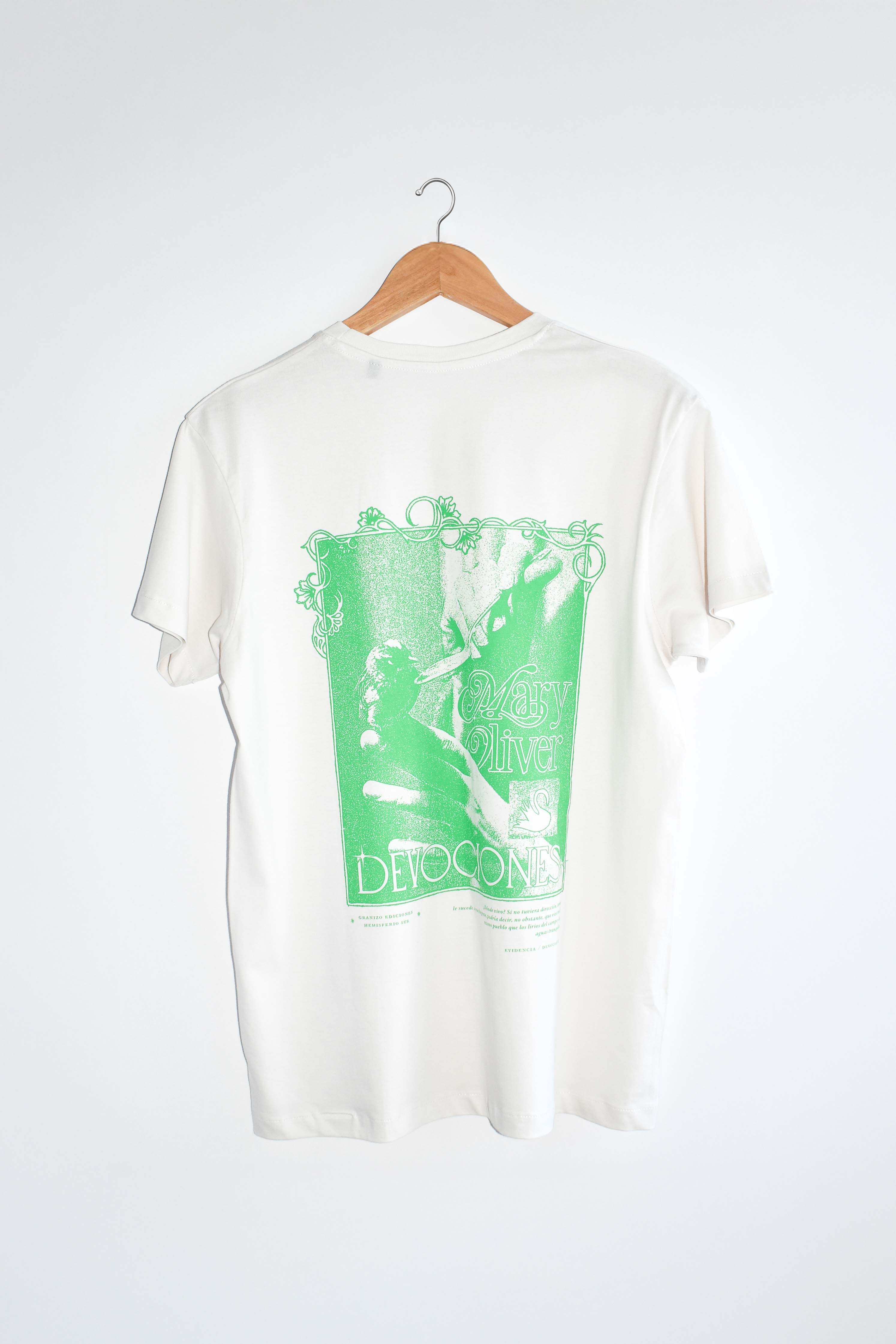 Polera «Devociones/Mary Oliver»
