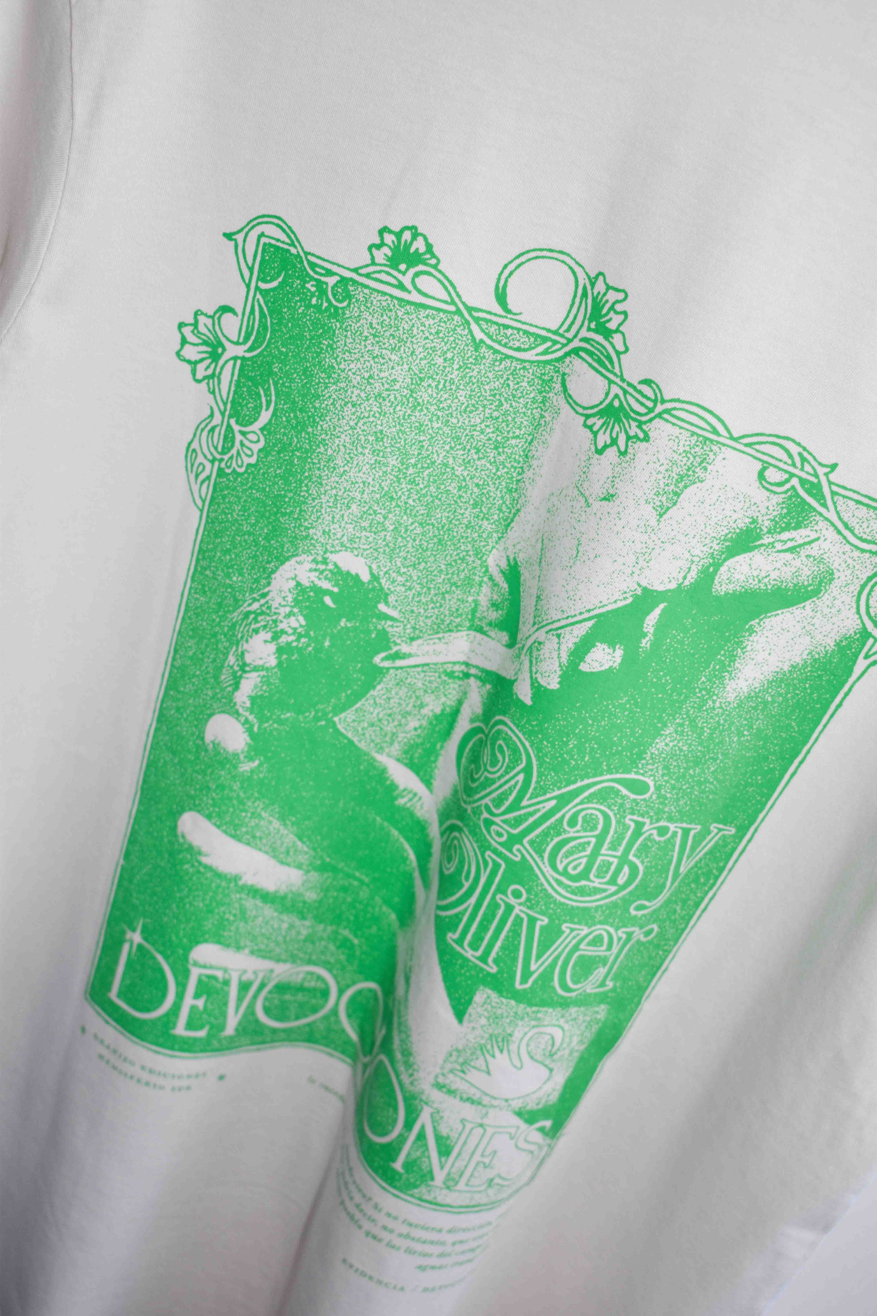 Polera «Devociones/Mary Oliver»