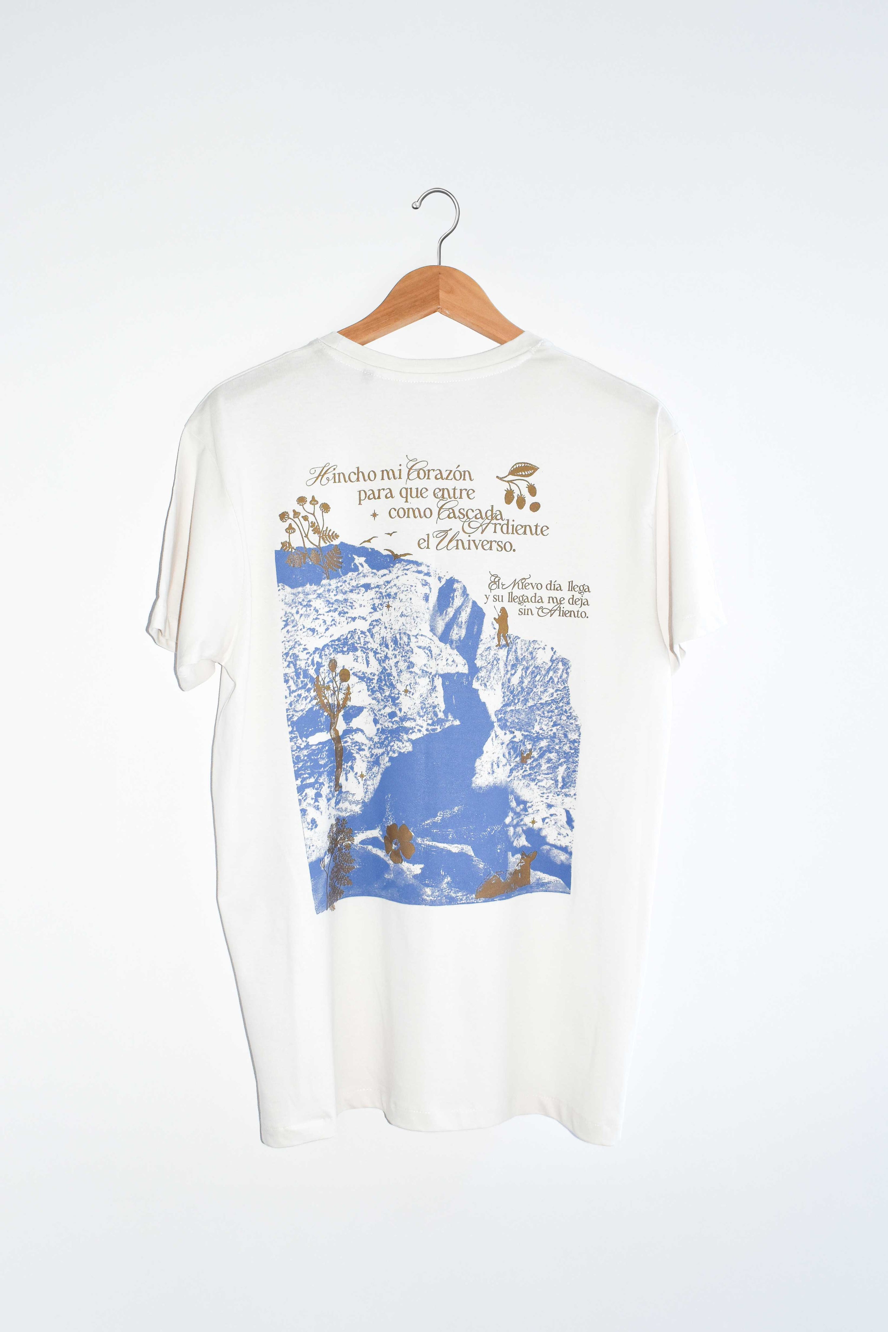 Polera «Canto mi día nuevo / Gabriela Mistral»